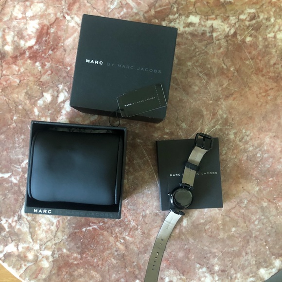 Marc by Marc Jacobs round watch - Picture 3 of 3